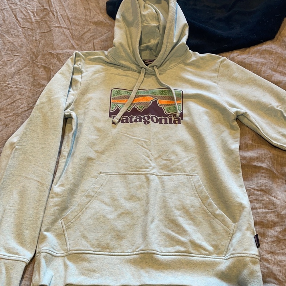 Hooded light blue sweatshirt